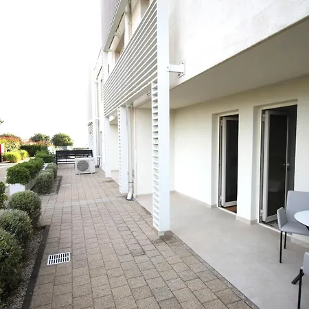 Διαμέρισμα Garden Palace D414